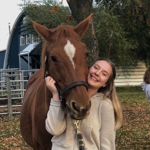 Meet your Posher, Brenna